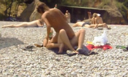 Секс пьяной пары на одесском пляже при свидетелях