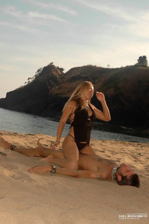 Влюбленная пара из Германии по быстрому трахнулась на пляже у моря онлайн