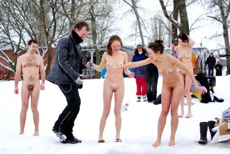 Киевские нудисты зимой фото с публичной обнаженкой