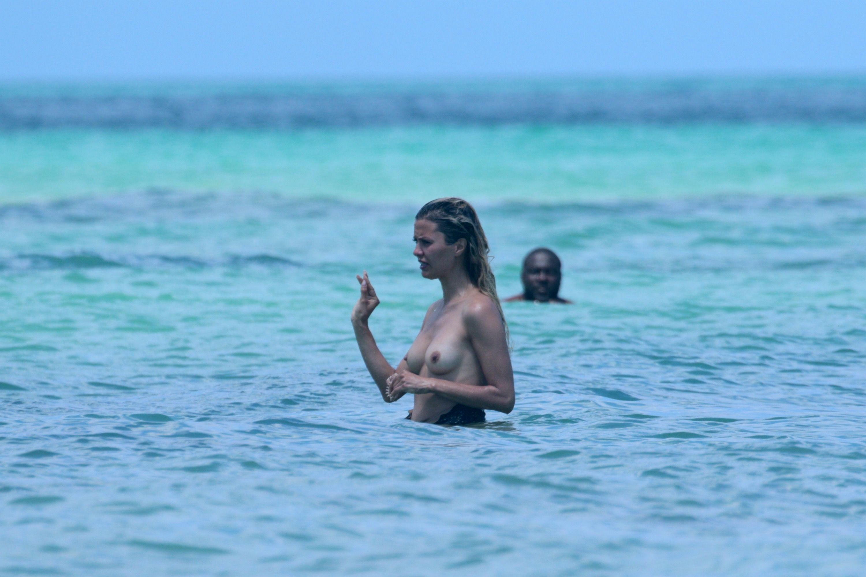 Голая Виктория Боня на пляже в Майами показала грудь и лобок |  Эксгибиционизм и натуризм | Мои Титьки - Фото Видео Рассказы 18+