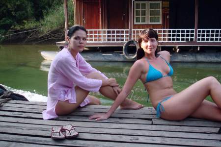 Жена с подругой топлес на отдыхе слитые фотки